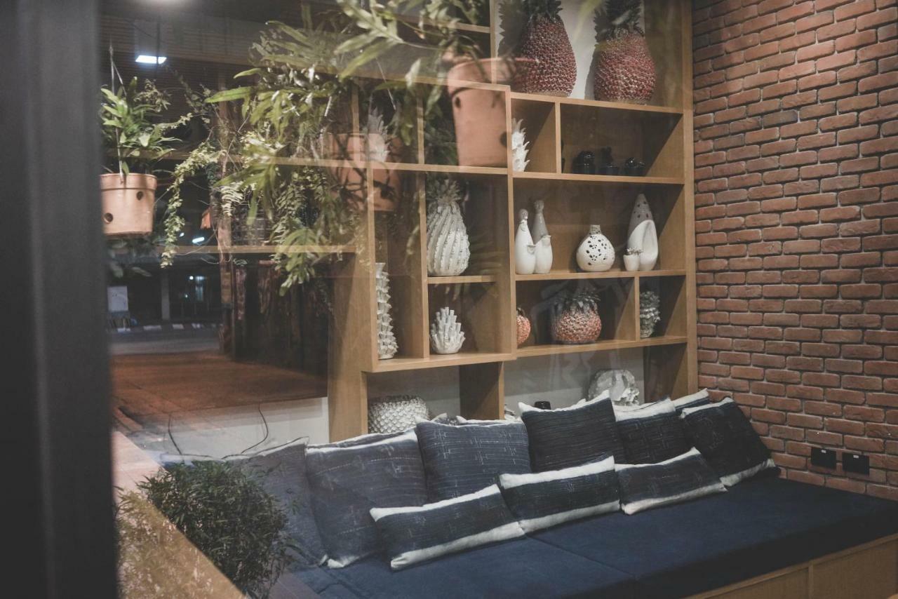 Stay Thapae Hostel Чиангмай Экстерьер фото